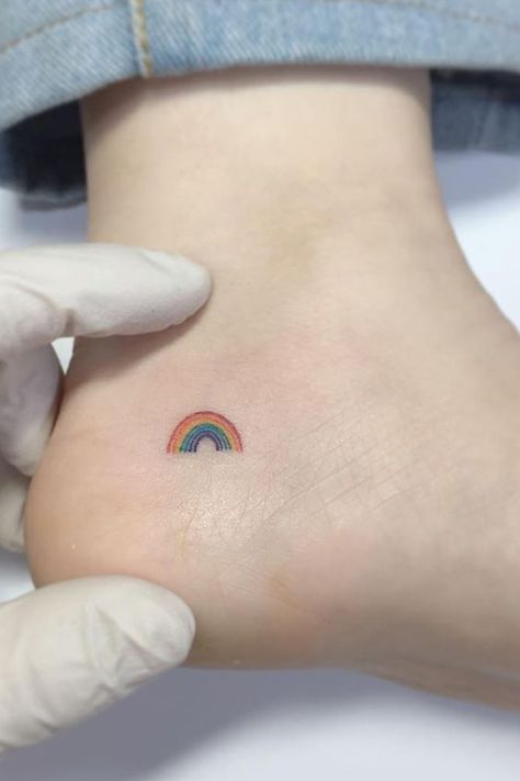 2019 Hottest Simple Small Tattoos You Must Try.I think these tattos which will make you special and different.These tattoos contains various simple small tattoos in arms，sleeve，forearm ，hand，wirst.There are some simple white and black tattoos and so on.These can meet your need. Let's this season be so different.Try it.#tattoos #smalltattoo Rainbow Tattoo, Rainbow Tattoos, Tattoo Trend, Muster Tattoos, Meaningful Tattoos For Women, Cat Tattoos, Small Meaningful Tattoos, Cute Tiny Tattoos, Tiny Tattoo