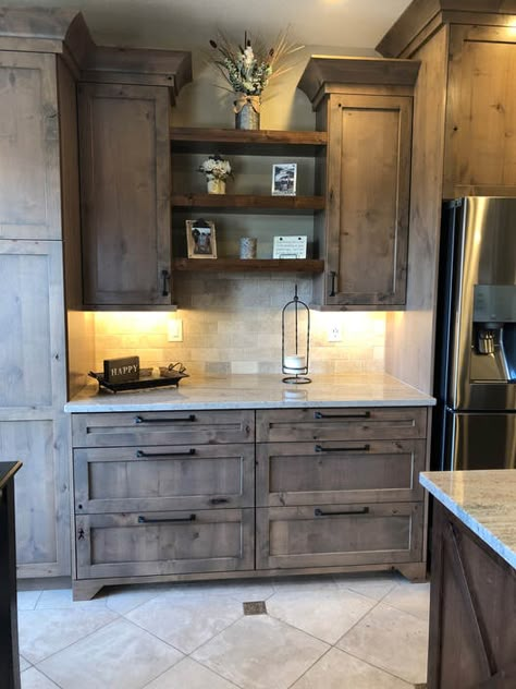 Ideas With Wood, Small Kitchen Design Ideas, Inside Bar, Wooden Kitchen Cabinets, Small Kitchen Design, Modern Kitchen Design Ideas, Rustic Kitchen Cabinets, Rustic Modern Kitchen, Kitchen Cabinet Styles