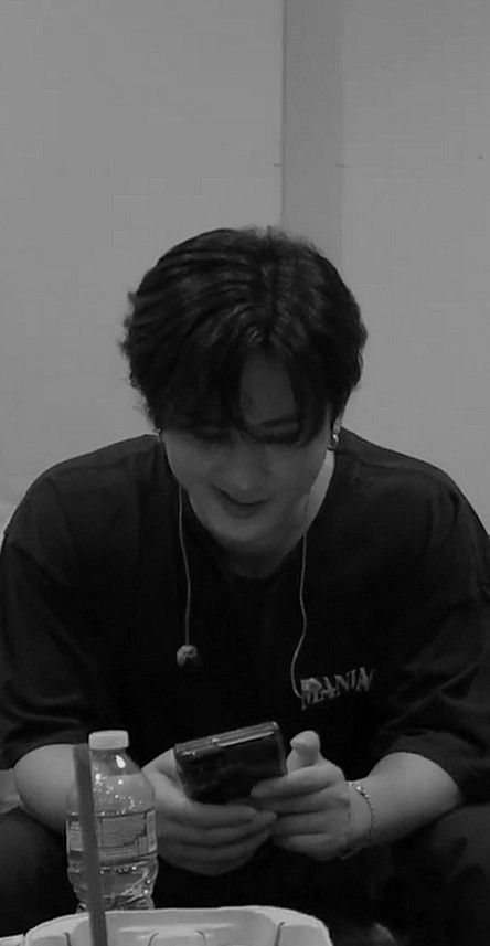 Changbin Wallpaper Dark, Changbin Wallpaper, Seo Changbin, Chris Chan, Dark Wallpaper, Black Wallpaper, K Pop, Stray Kids, Wallpapers