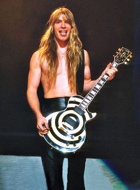 Vintage Zakk Wylde with his bullseye guitar - before the beard    #ZakkWylde #OzzyOsbourne #guitar #guitarist Famous Guitarists, Zakk Wylde, Black Label Society, 80s Look, I'm With The Band, Mötley Crüe, Guitar Hero, Ozzy Osbourne, Black Sabbath