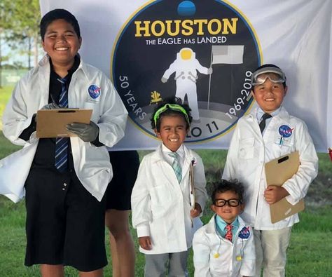 Just take an old white dress shirt that’s a bit big for the child and adjust the sleeves to the correct length. Print out the NASA emblem and your child’s name. Stick the emblem and name tag on with clear tape and you’re done! Put it on over their dress clothes and add ear plugs, gloves, clip boards, safety glasses/goggles or “nerdy” glasses. Worker Uniform, Scientist Costume, Nasa Scientist, Nasa Clothes, Space Costumes, Clip Boards, Nerdy Glasses, Galaxy Images, Pink Galaxy