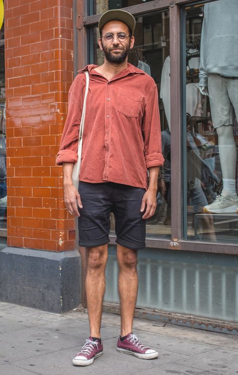 Short Pants Outfit Men, Shorts Outfits Men Streetwear, Sport Shorts Outfit, Cargo Shorts Outfit, Indie Men, Men's Street Style Photography, Shorts Ootd, Street Style Photography, Half Pants