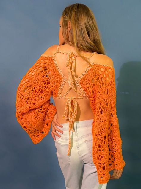 Are you ready for a fun and rewarding beginner crochet top pattern? This sexy tie-front design features gorgeous long sleeves that add a touch awesome to your outfit. The long sleeves bring a hint of sophistication while maintaining that festival-ready vibe. This top is sure to turn heads and making a statement. Its versatility means you can pair it with high-waisted shorts, jeans, or even a skirt. With the Mermaidcat 100% Guarantee you can shop with confidence. This pattern is written in Englis Crochet Top Sleeves Pattern, Crotchet Gifts, Beginner Crochet Top, Crochet Sleeves, Crochet Bra, Crochet Cozy, Crochet Inspo, Beginner Crochet, Summer Soiree