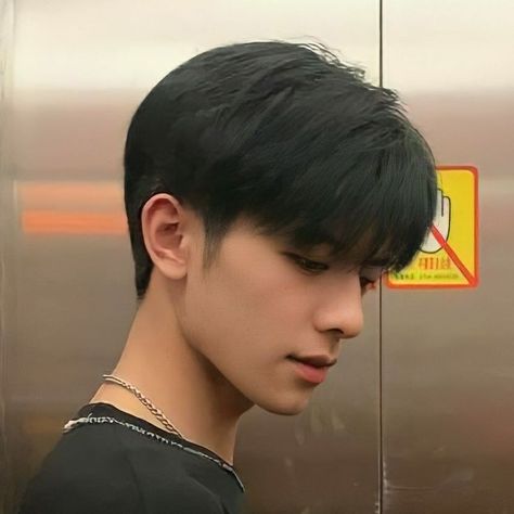 Flat Asian Hair Men, Long Two Block Haircut, Korean Haircut Men, Asian Men Short Hairstyle, Momo Hair, Asian Boy Haircuts, Straight Haircuts, Korean Boy Hairstyle, Man Haircut