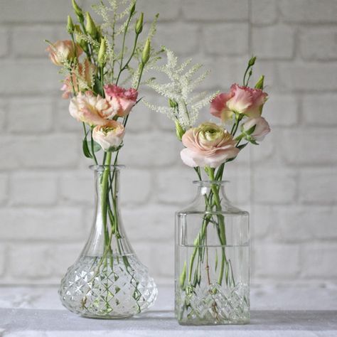 Vintage Glamour Wedding, Bud Vases Arrangements, Wedding Table Decorations Centerpieces, Wedding Vase Centerpieces, Wedding Centrepiece, Unique Wedding Decor, Décor Boho, Wedding Table Decorations, Diy Vase