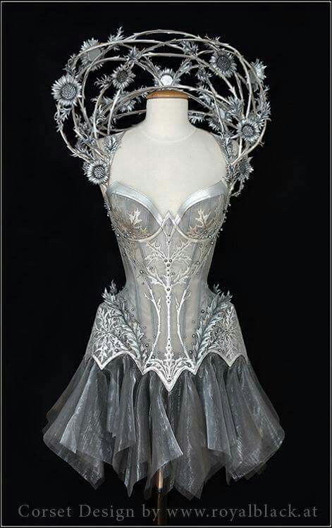 Stunning "Silver Thistle" Corset by Royal Black Couture & Corsetry... Silver Fairy Dress, Silver Fantasy Dress, Fairy Armor, Corset Armor, Fancy Corset, Armor Corset, Silver Corset, Armor Dress, Estilo Hippy