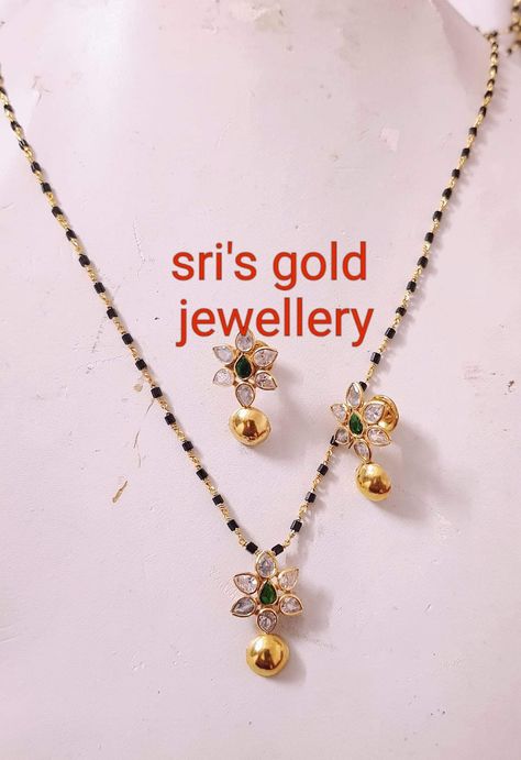 Kids Gold Jewelry, Gold Pearl Jewelry, Black Beads Mangalsutra Design, Gold Jewelry Simple Necklace, Beaded Jewelry Necklaces, Gold Chain Design, Pearl Necklace Designs, Jewelry Set Design, Gold Bridal Jewellery Sets