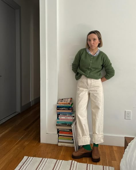 AW (@avawillyums) • Instagram-foto's en -video's Sezane Cardigan, Green Cardigan Outfit, Colorful Winter Outfits, Free People Clogs, Colorful Outfit, Green Socks, My Apartment, Take A Photo, Cardigan Outfits