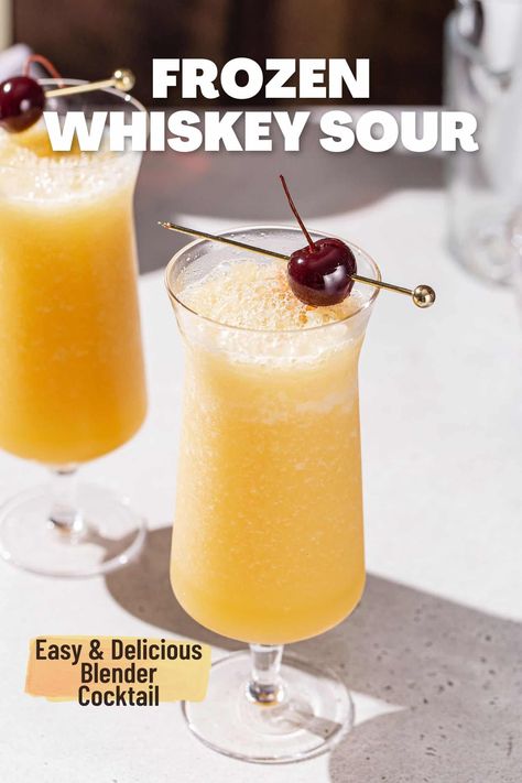 Malagoli Whiskey Sour - Easy Frozen Whiskey Sour Cocktail Whiskey Sour Mix, Whisky Sour Recipe, Lemonade Concentrate Recipe, Homemade Whiskey, Whiskey Sour Cocktail, Whiskey Sour Recipe, Yummy Summer Drinks, Frozen Cocktail, Whisky Sour