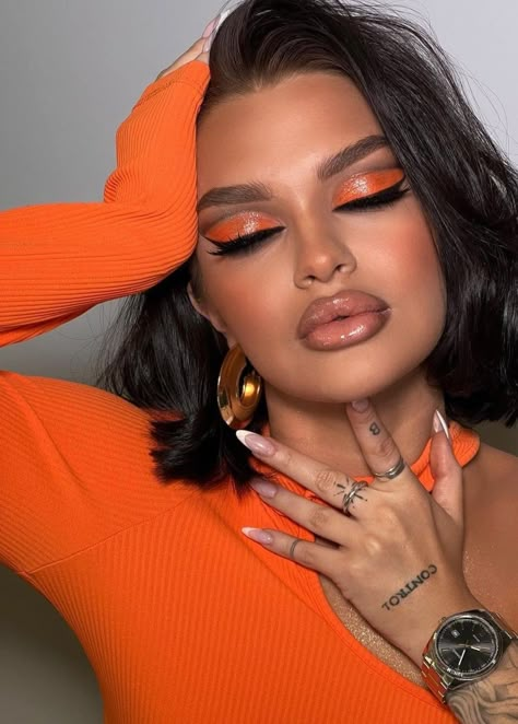 Orange Makeup Looks, Cool Eye Makeup Looks, Cool Eye Makeup, Makeup Social, Face Poses, Orange Makeup, Euphoria Makeup, Orange Lips, Artist Makeup