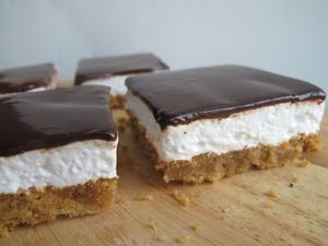 Homemade Mallomar Bars | Serious Eats: Recipes - Mobile Beta!" Sweet Bar, Bar Recipes, Chocolate Topping, Baking Project, Serious Eats, Brownie Bar, Homemade Chocolate, Sweets Treats, Dessert Bars