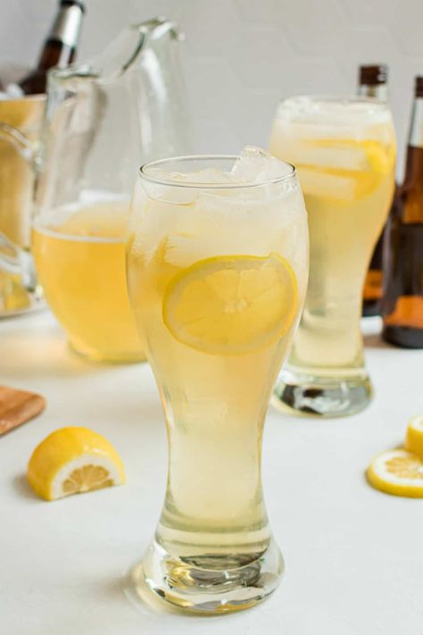 Homemade Summer Shandy Recipe - Shugary Sweets Late Summer Cocktails, Vodka Sprite, Summer Shandy, Diy Lemonade, Lemonade Concentrate, Shugary Sweets, Dark Beer, Shandy, Frozen Lemonade