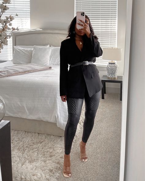 Aesthetic Office Outfits Women, All Black Business Outfits For Women, Blazer With Belt Outfit, Christian Minimalist, Dress Work Outfit, Lady Outfits, Blazer With Belt, Elegant Wardrobe, Dress Tips