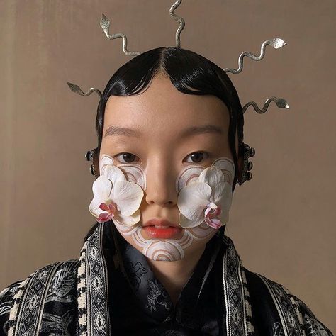 Ohseongseok no Instagram: “@solmagazine” Marble Skin, Homemade Facial Mask, Face Art Makeup, Eyes Lips Face, Creative Makeup Looks, Photoshoot Concept, Editorial Makeup, Hair Art, Creative Makeup