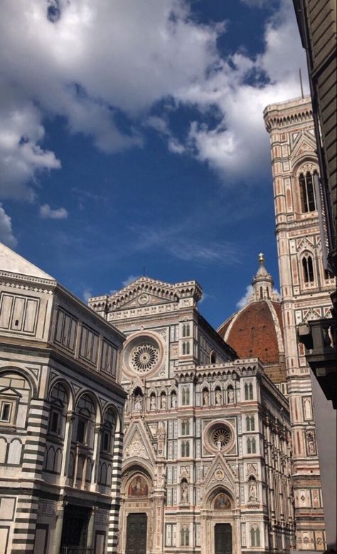 Florence Astethic, Aesthetic Luxury Lifestyle, Dream Life Aesthetic, Place Aesthetic, Summer Abroad, Italy Vibes, Italy Florence, Building Aesthetic, Aesthetic Places