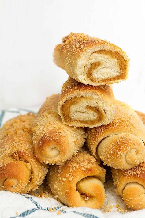 Senorita Bread Recipe (Filipino Spanish Bread) Señorita Bread, Senorita Bread Recipe, Senorita Bread, Spanish Bread, Sweet Bread Rolls, Stuffing Recipes For Thanksgiving, Dessert Tea, Bread Roll, Fruit Dessert