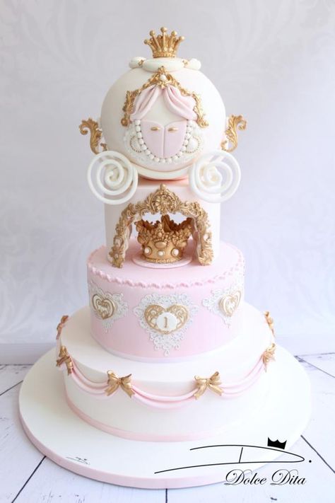 Princess Carriage cake  - Cake by Dolce Dita Princess Cinderella Cake Ideas, Princess Carriage Cake, Cinderella Cake Ideas Kids, Cinderella Carriage Cake, Birthday Cake Cinderella, Cinderella Fondant Cake, Cinderella Birthday Cake, Carriage Cake, Princess Castle Cake