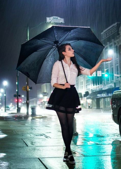 Rain Umbrella Photoshoot, Rainy Photoshoot, Umbrella Photography, Umbrella Photo, Gorgeous Summer Dresses, Rain Photo, Umbrella Girl, Fashion Umbrella, Model Pose