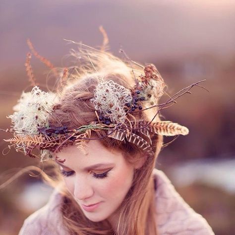 Feathers in her hair #autumnshoot #glencoe #scotland Daffodil Crown, Fairy Flower Crown, Diy Floral Crown, Glencoe Scotland, Floral Headdress, Flower Headdress, Fairy Crown, Wedding Girl, Wreaths And Garlands