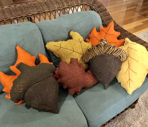 Diy Textiles Projects, Autumn Pillows, Pumpkin Porch, Cozy Porch, Decor Inspiration Diy, Diy Moss, Fall Sewing Projects, Furniture Colors, Shaped Pillows