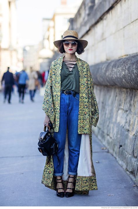 Kimono Street Style, Kimono And Jeans, How To Wear Kimono, Kimono Outfits, Looks Jeans, Kimono Outfit, Casual Kimono, Japanese Street Fashion, Vintage Kimono