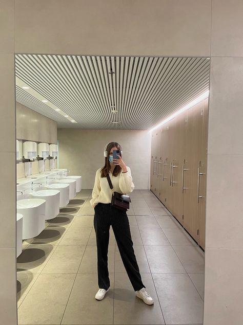 Airport bathroom mirror picture Airport Mirror Pic, Public Bathroom Mirror Selfie, Airport Bathroom Selfies, Airport Toilet, Airport Bathroom, Plane Pics, Bathroom Mirror Selfie, Diy Weekly Planner, Bathroom Selfies