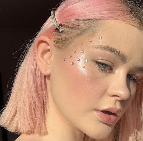 Ellie Addis, Should I Dye My Hair, Make Carnaval, Evening Eye Makeup, Face Rhinestones, Concert Makeup, Sparkly Makeup, Rhinestone Makeup, Face Jewels