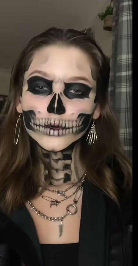 Bone Makeup Halloween, Skeleton Makeup Realistic, Skeleton Makeup Neck And Chest, Skeleton Simple Makeup, Scary Face Makeup Halloween Ideas, Realistic Skull Makeup, Skeleton Makeup Neck, Skeleton Halloween Costume Women, Skeleton Neck Makeup