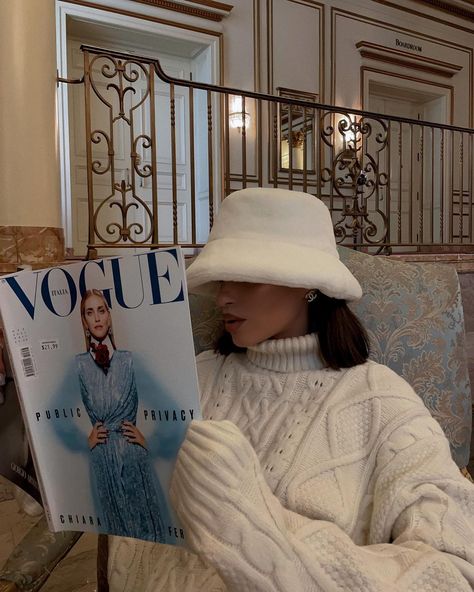 Vitaliia’s Instagram post: “Morning reads 🗞” Winter Bucket Hat Outfit, Black Bucket Hat Outfit, Bucket Hat Outfit Winter, White Bucket Hat Outfit, Hat Outfit Winter, Hat Outfit Fall, Winter Hat Outfit, Bucket Hat Outfit, Hat Outfit