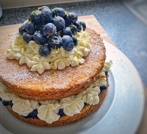 A fresh take on the classic 19th century cake named for Queen Victoria. Vw Cake, Recipe With Blueberries, Victoria Sponge Cake Recipe, School Baking, Blueberries And Cream, Victoria Sandwich, Sponge Cake Recipe, Sponge Cakes, Victoria Sponge Cake