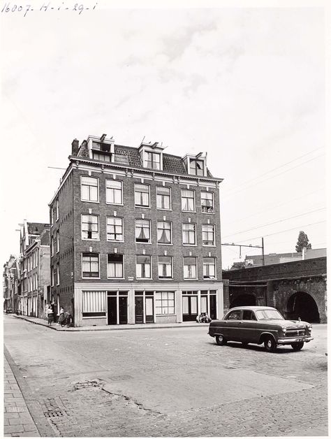 1960’s. A view of the Teerplein in the Haarlemmerbuurt neighborhood of Amsterdam. On the left the entrance to the Haarlemmer Houttuinen. The Teerplein and nearby Grote Houtstraat and Kleine Houtstraat were demolished in the early 1970’s and replaced with a wide traffic lane connecting the Haarlemmerplein with Droogbak. Photo Stadsarchief Amsterdam / Rinus Knopper. #amsterdam #1960 #Teerplein Amsterdam City, Great Memories, Back In The Day, Old Pictures, Rotterdam, The Netherlands, Holland, House Exterior, Netherlands