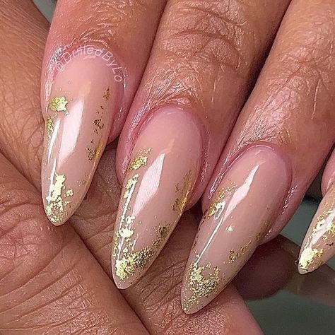 BIG LO the almond slayer on Instagram: "24k., ✨💰 . . Blushed Sand” acrylic @nailedbycleo_shoppe code: DBL10 . . #almondnails #longnails #nudenails #chrome #chromenails #goldflakes #24k #gold #ovalnails #dfwnailtech #dallasnailtech" Almond Nails With Foil, Gold Flake Almond Nails, Nail Designs Gold Flakes, Gold Flakes Nails, Almond Nails Gold, Gold Almond Nails, Gold Flake Nails, Nails With Gold Flakes, White Almond Nails