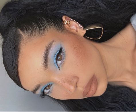 Makeup Inspiration Blue Eyes, Pastel Blue Makeup, Makeup Looks Blue Eyes, Baby Blue Eyeshadow, Moon Palette, Maquillage Yeux Cut Crease, Blue Eyeshadow Looks, Maquillage On Fleek, Blue Makeup Looks