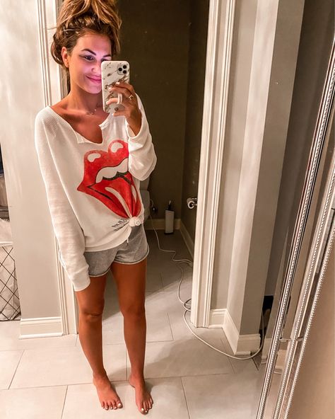 Posts de holliewdwrd | LIKEtoKNOW.it Hollie Woodward, Rolling Stones, Influencer, Graphic Sweatshirt, Sweatshirts