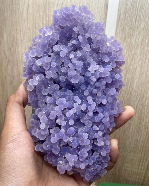 Indonesian botryoidal Agate, informally called “grape Agate,” Photo Copyright © Grapescrystal_galery Pretty Gemstones, Dot Painting Tools, Grape Agate, Crystal Aesthetic, Pretty Rocks, Cool Rocks, Purple Grapes, Wonderful Picture, Beautiful Rocks