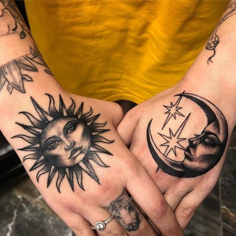 Tattoo Sonne, Sun And Moon Tattoo, Sun Tattoo Designs, Triangle Tattoos, Scary Tattoos, Sun Tattoos, Horror Tattoo, Hand Tattoos For Guys, Badass Tattoos