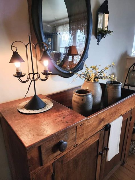 Vintage Dry Sink, Dry Sink Decor Ideas, Primitive Dry Sink, Colonial Primitive Decor, Primitive Home Decorating, Rustic Primitive Decor, Primitive Dining Rooms, Colonial Decorating, Winter Decorating Ideas