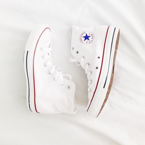 High top white converse size 7! How To Wear White Converse, White High Top Converse, Converse Outfits, White High Tops, Outfits With Converse, White Converse, Milan Fashion Weeks, School Shoes, Converse High Tops