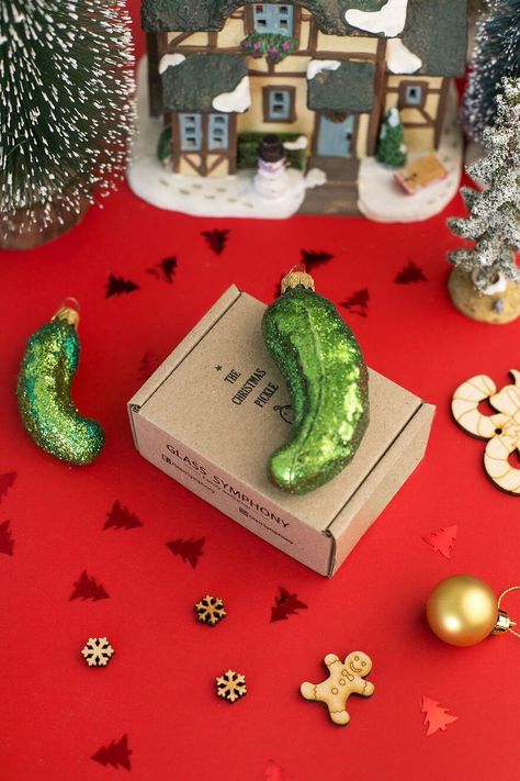 Crafts Adults Diy Projects, Christmas Cucumber, Christmas Crafts Adults, Outdoor Decoration Christmas, Present Ornaments, Christmas Pickle Ornament, Crafts Adults, Table Decorations Christmas, Pickle Ornament