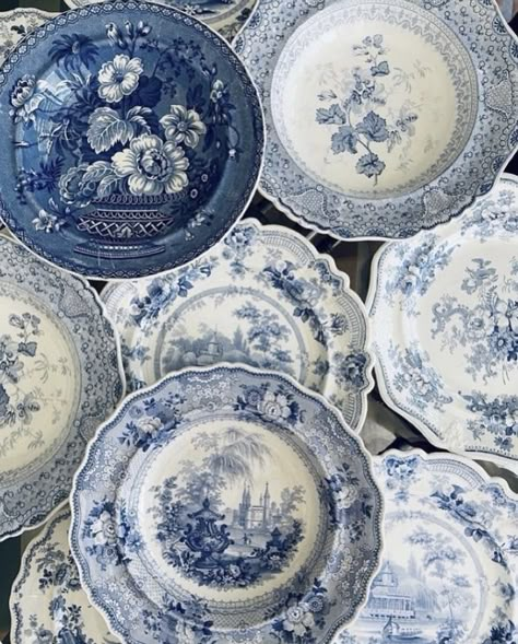 Antique Dishes, Keramik Design, Coastal Grandmother, Blue And White China, White Plates, White China, Feeling Blue, Dream House Decor, Blue Aesthetic