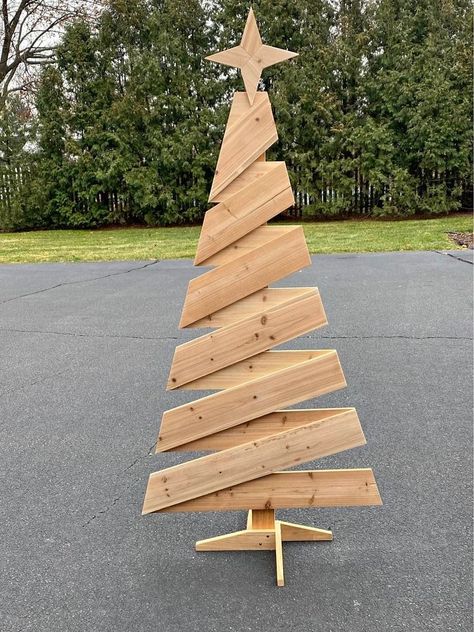 Diy Christmas Wooden Crafts, Fence Picket Christmas Tree, Wooden Christmas Trees Diy Rustic, Diy Wood Trees Christmas, Diy Wooden Snowman, Lath Projects, Diy 3d Christmas Tree, Wood Puzzles Patterns, Picket Fence Crafts