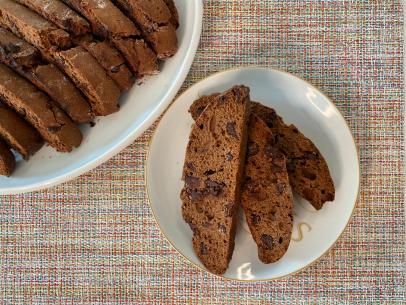 Phyllo Tart, Holiday Biscotti, Best Biscotti Recipe, Chocolate Biscotti Recipe, Braciole Recipe, June Month, Giada De Laurentiis Recipes, Cookie And Bar Recipes, Chocolate Biscotti