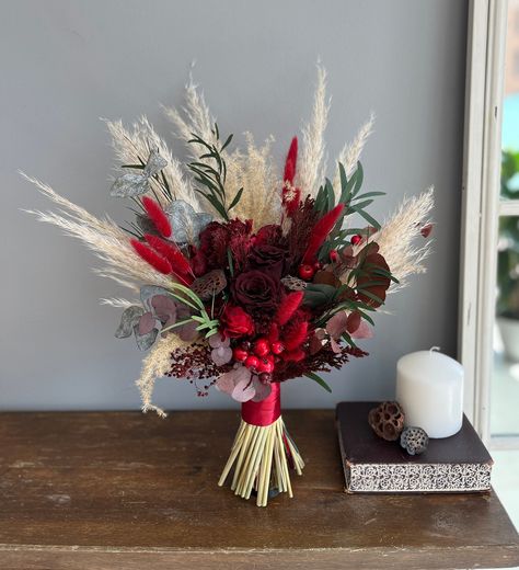 Red Dried Flowers, Dried Flowers Wedding Bouquet, Wedding Bouquet Red, Burgundy Bridesmaids, Dried Flower Bouquet Wedding, Bouquet Dried Flowers, Bouquet Burgundy, Flowers Wedding Bouquet, Green Wedding Bouquet