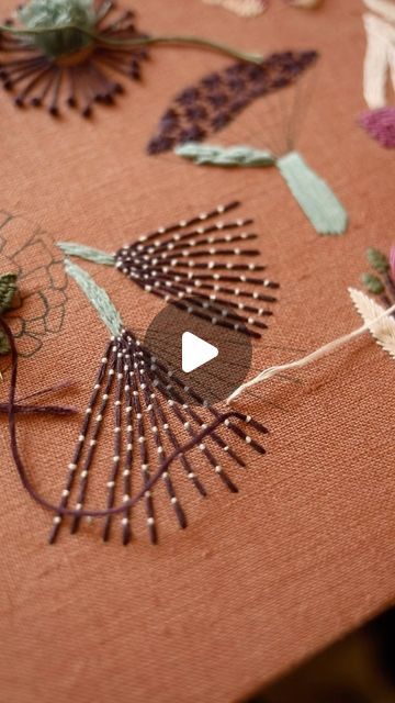 Couching Embroidery, Couching Stitch, Stitch Fabric, Wool Embroidery, Embroidery Tutorial, Embroidery Stitches Tutorial, Wool Thread, Slow Stitching, Hand Embroidery Stitches