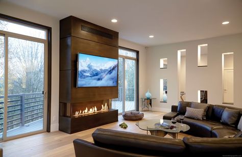 Living Room Setup With Fireplace, Black Mantle Decor, Ortal Fireplace, Modern Fireplace Decor, Study Designs, Fireplace Indoor, Fireplace And Tv, Black Mantle, Contemporary Fireplace Designs