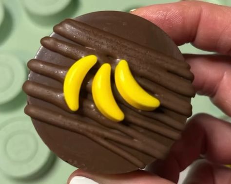 Banana Bread Pucks – Benty Cakes LLC Crumble Banana Bread, Chocolate Banana Cream Pie, Oreo Molds, Chocolate Cake Mix Recipes, Mini Loaf Cakes, Chocolate Covered Desserts, Chocolate Sticks, Banana Nut Bread, Banana Cream Pie