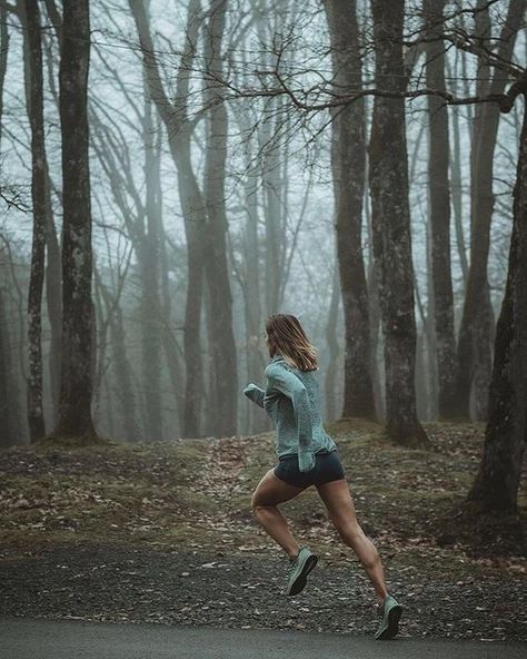 Running Photography, Running Photos, Half Marathon Training Plan, Marathon Training Plan, Running Inspiration, Runners World, Half Marathon Training, Running Socks, Running Tips