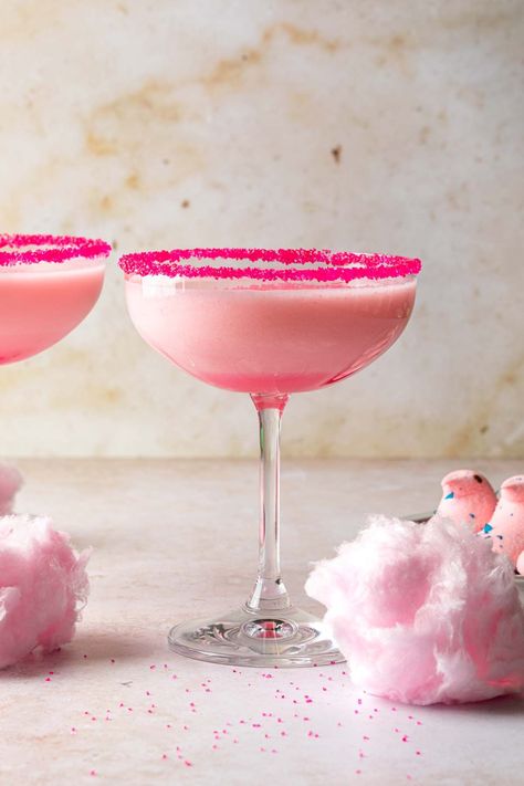 Sweet Martini Recipes, Weird Drinks, Cotton Candy Martini, Candy Syrup, Sweet Martini, Cotton Candy Drinks, Marshmallow Vodka, Cotton Candy Cocktail, Easter Drink