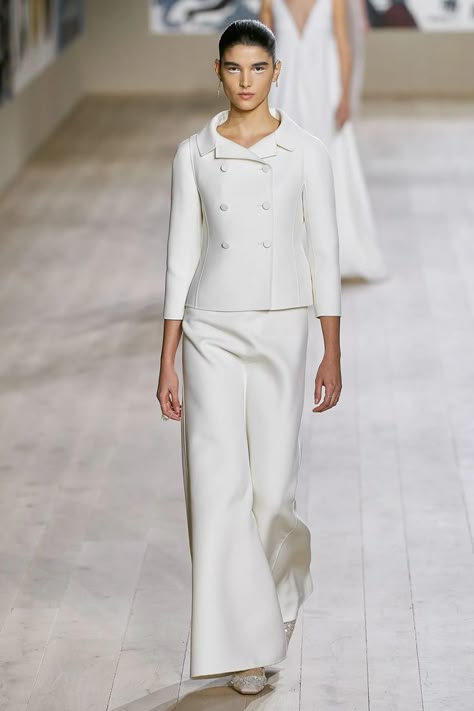 Dior 2022, 2022 Couture, Dior Haute Couture, Christian Dior Couture, Dior Couture, Couture Week, White Outfit, 가을 패션, Couture Collection