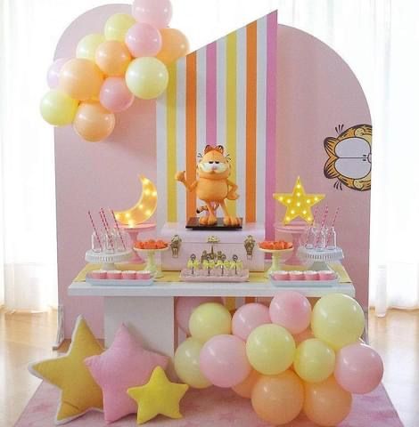 Garfield Birthday, Trolls Birthday Cake, Hello Kitty Birthday Theme, 80s Party Decorations, Snoopy Party, Hello Kitty Birthday, Theme Parties, Balloon Decorations Party, Party In A Box